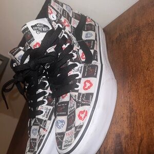 Vans Sk8-Hi San Valentine’s Limited Edition size. W 7.5